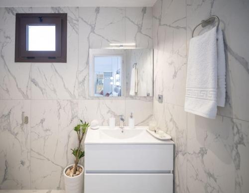 Ένα μπάνιο στο Asiklari's Project ApARTment