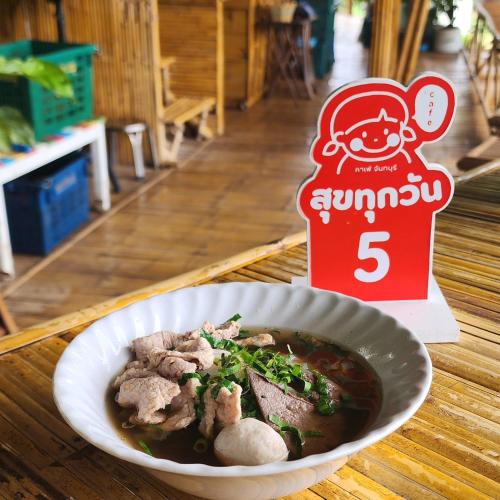 Jídlo v rezortu nebo okolí