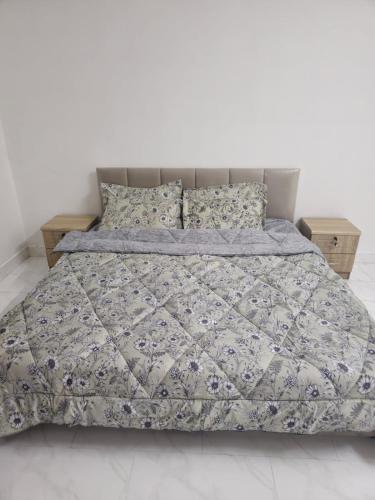 Postel nebo postele na pokoji v ubytování Al Baraami Flat N7