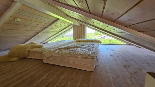 Ένα ή περισσότερα κρεβάτια σε δωμάτιο στο Cozy And Modern Holiday Home With All Equipment