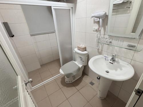 Un baño de 八八古藝民宿可包棟