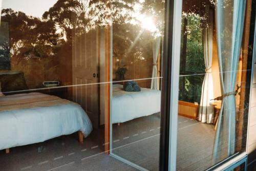 Kelp Cabin intimate, calm and restfulにあるベッド