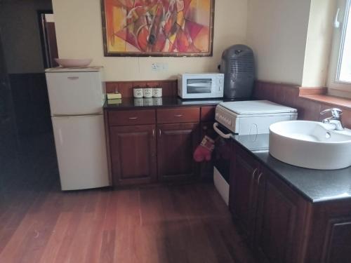 Dapur atau dapur kecil di Clouds Holiday Bungalow