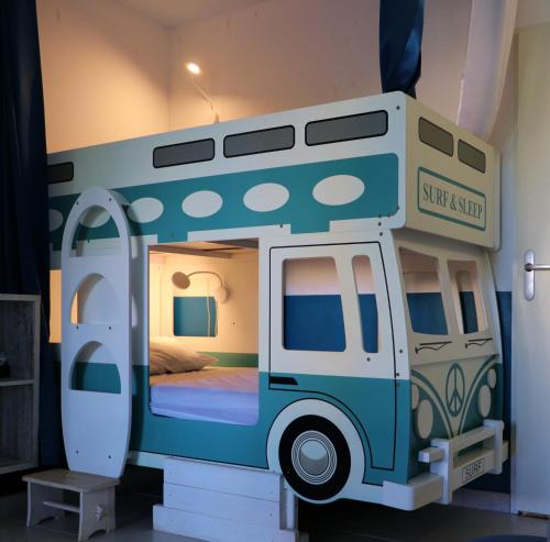 Postel nebo postele na pokoji v ubytování Beau logement Trou d'eau, La Saline avec terrasse