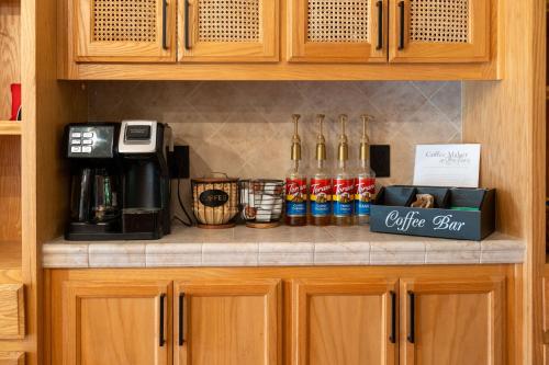 Dapur atau dapur kecil di Yosemite Villa - log cabin with spectacular views & stargazing