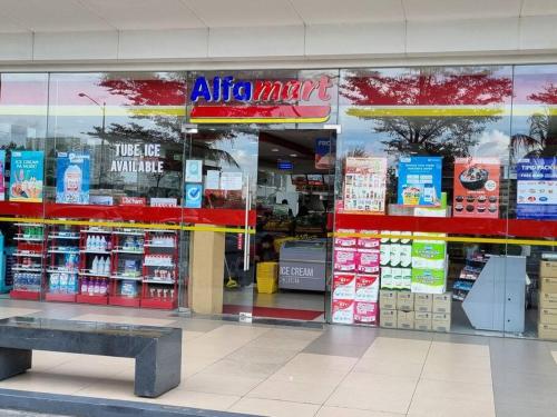 Supermercado u otro tipo de tienda en el departamento o alrededores