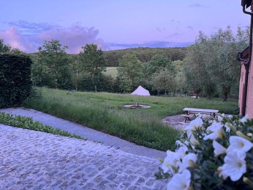 Un paisaje natural cerca de la posada