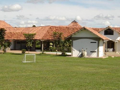 El edificio en el que está la casa vacacional