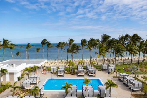 Výhled na bazén z ubytování Riu Palace Mauritius - All Inclusive - Adults Only nebo okolí