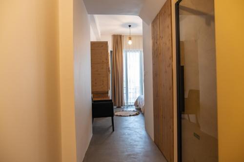 a room with a hallway with a desk and a window at Li Mango in Tigaki