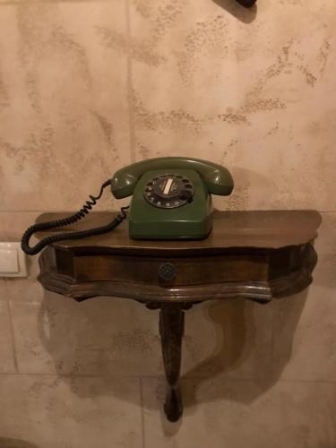 a green phone sitting on top of a table at Apartman dado in Bosanska Gradiška