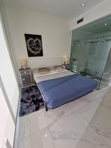 Katil atau katil-katil dalam bilik di Modern Villa with Private Pool near Golf Courses