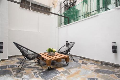 A comfortable small studio nearby Acropolis 3