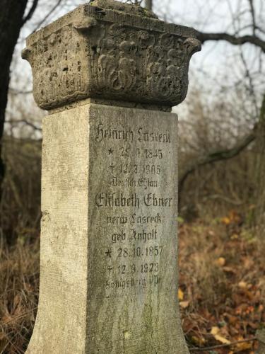 a grave marker in a cemetery with words on it at Pokoje w Gołdapi in Gołdap