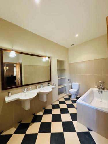 Un baño de La Maison Félix, du Domaine Yvon Félix Clerget - Centre de Pommard