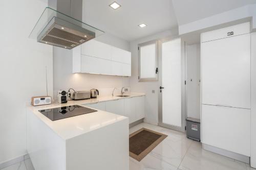 Dapur atau dapur kecil di Modern Villa with Private Pool near Golf Courses