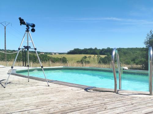 Bazén v ubytování Gîte avec piscine Chez Labaurie nebo v jeho okolí