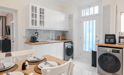 Themis' Urban Residence
