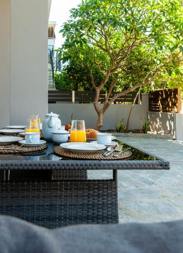 Themis' Urban Residence