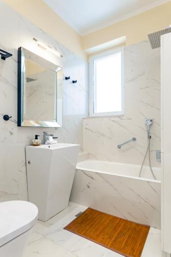 Themis' Urban Residence