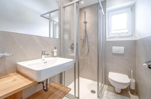 a bathroom with a sink and a shower at Tobhartbauer in Dorfgastein