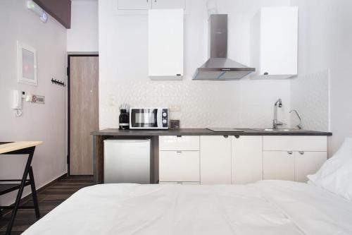 A comfortable small studio nearby Acropolis 4