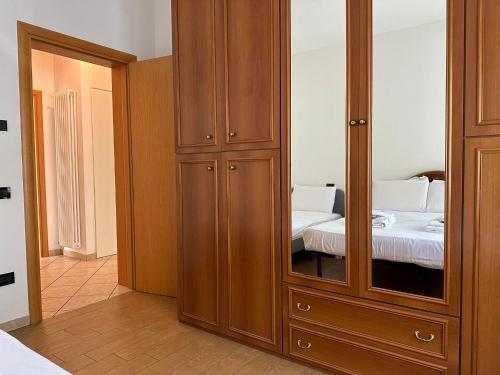 a bedroom with a large wooden cabinet with a bed at Welc-ōM Prà Conselve in Conselve