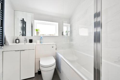 Ένα μπάνιο στο New Chic 3-Bed Flat in Clapham