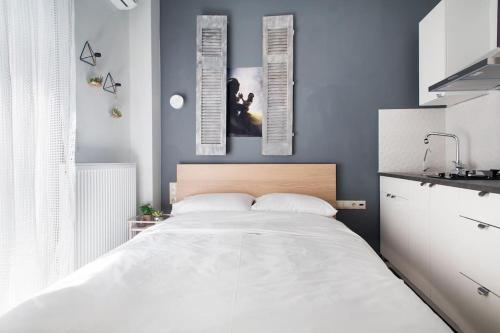 A comfortable small studio nearby Acropolis 5