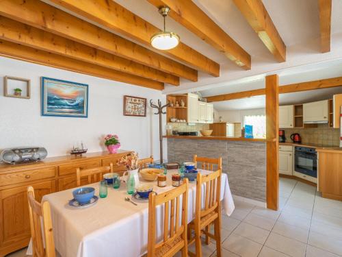 Kuchyň nebo kuchyňský kout v ubytování Holiday Home Brive 1 by Interhome