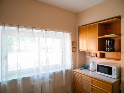 Η κουζίνα ή μικρή κουζίνα στο Holiday Home Breda by Interhome