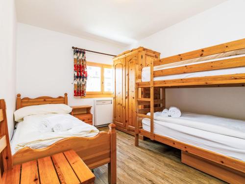 Postel nebo postele na pokoji v ubytování Apartment Residenza Chesa Margun 15-5 by Interhome