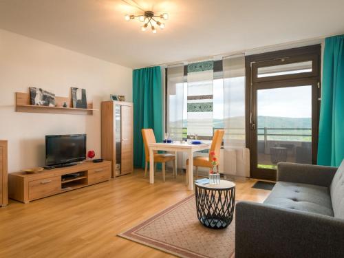 Μια τηλεόραση ή/και κέντρο ψυχαγωγίας στο Apartment B403 by Interhome