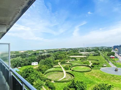 - Balcón con vistas al parque en Apartment Ref 602 by Interhome, en Bredene
