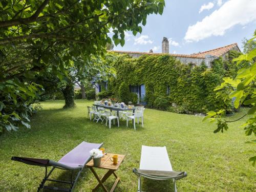 a table and chairs in the yard of a house at Holiday Home Les Figuiers by Interhome in Vaux-sur-Mer