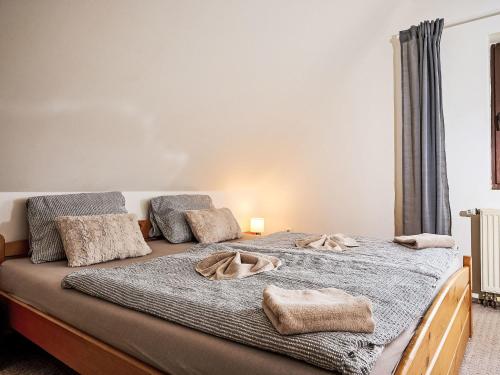 Postel nebo postele na pokoji v ubytování Apartment Alice II- by Interhome