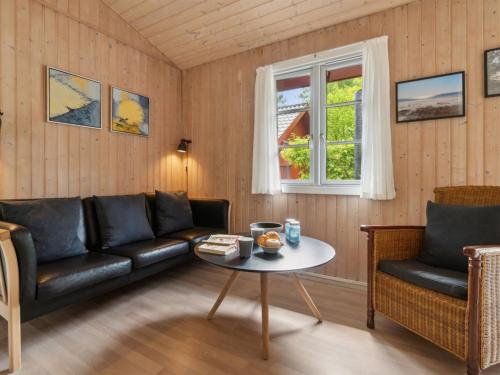 Posezení v ubytování Holiday Home Patti - 150m from the sea by Interhome