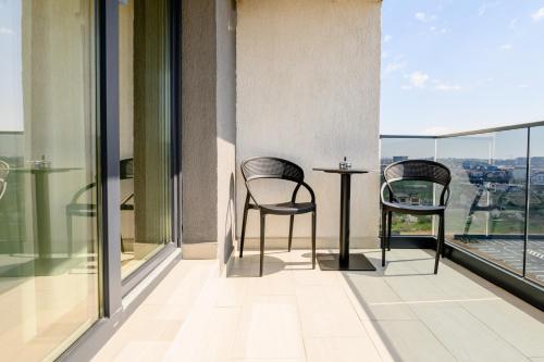 Rõdu või terrass majutusasutuses Elitte Inn & Suites