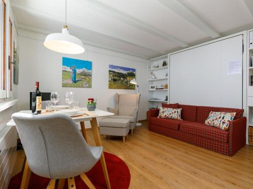 Posezení v ubytování Apartment Residenza Chesa Margun 710-5 by Interhome