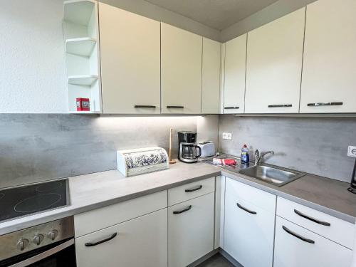 Kuchyň nebo kuchyňský kout v ubytování Apartment Karsten by Interhome