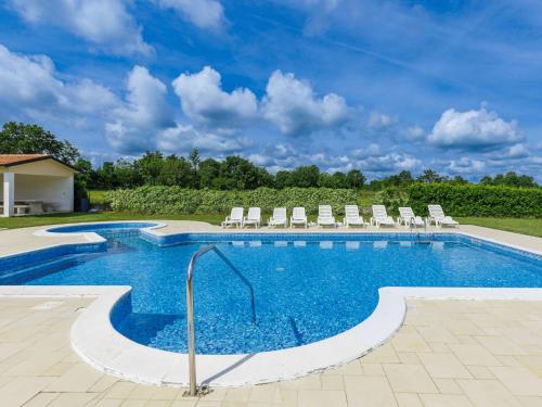 Kolam renang di atau dekat dengan Apartment Macini-4 by Interhome
