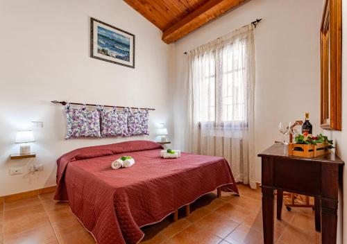 a bedroom with a bed with a red bedspread at Camy Wine House con giardino vicino alla stazione ferroviaria in Livorno