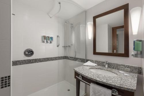 Ванна кімната в Hampton by Hilton Luton Airport