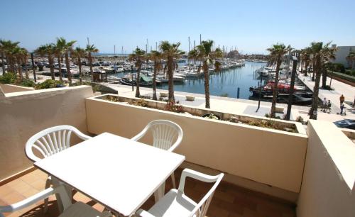 Studio avec vue paradisiaque sur port et mer