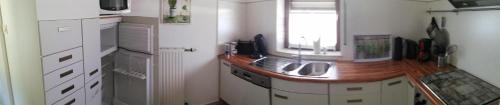 Ferienwohnung Loreにあるキッチンまたは簡易キッチン
