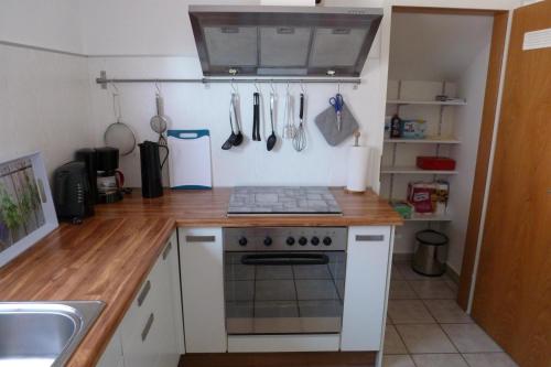 Ferienwohnung Loreにあるキッチンまたは簡易キッチン