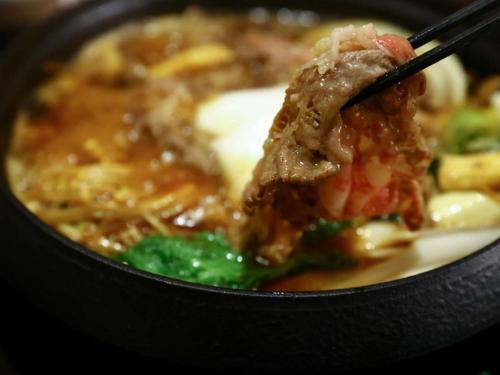 Makanan di atau berdekatan hotel