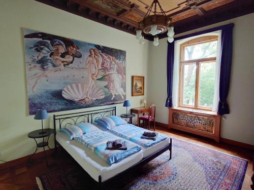 a bedroom with a bed with a painting on the wall at Ferienwohnung Villa Haniel Edmund in Dresden