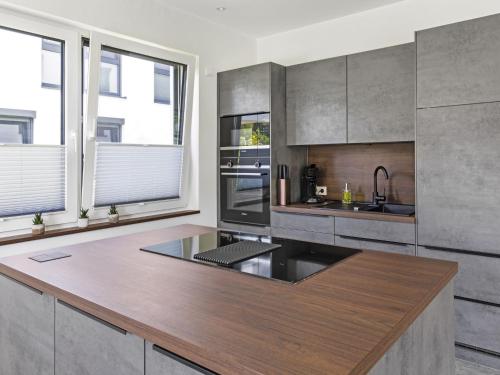 Dapur atau dapur kecil di Apartment Fischer sien Huus-1 by Interhome