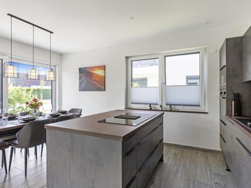 Dapur atau dapur kecil di Apartment Fischer sien Huus-4 by Interhome